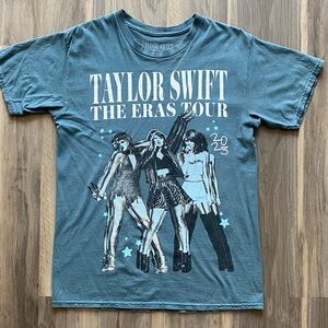 Taylor Swift The Eras Tour 1989 Album T-Shirt Size Medium